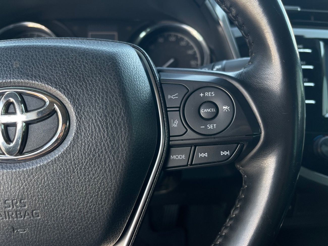 Toyota Camry SE 2.5L (181 HP)