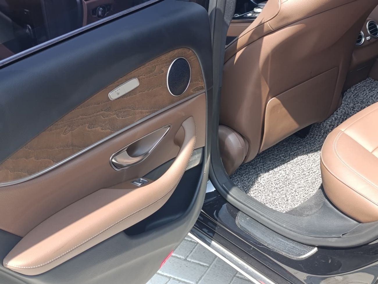 مرسيدس بنز E300 Premium + 2.0L