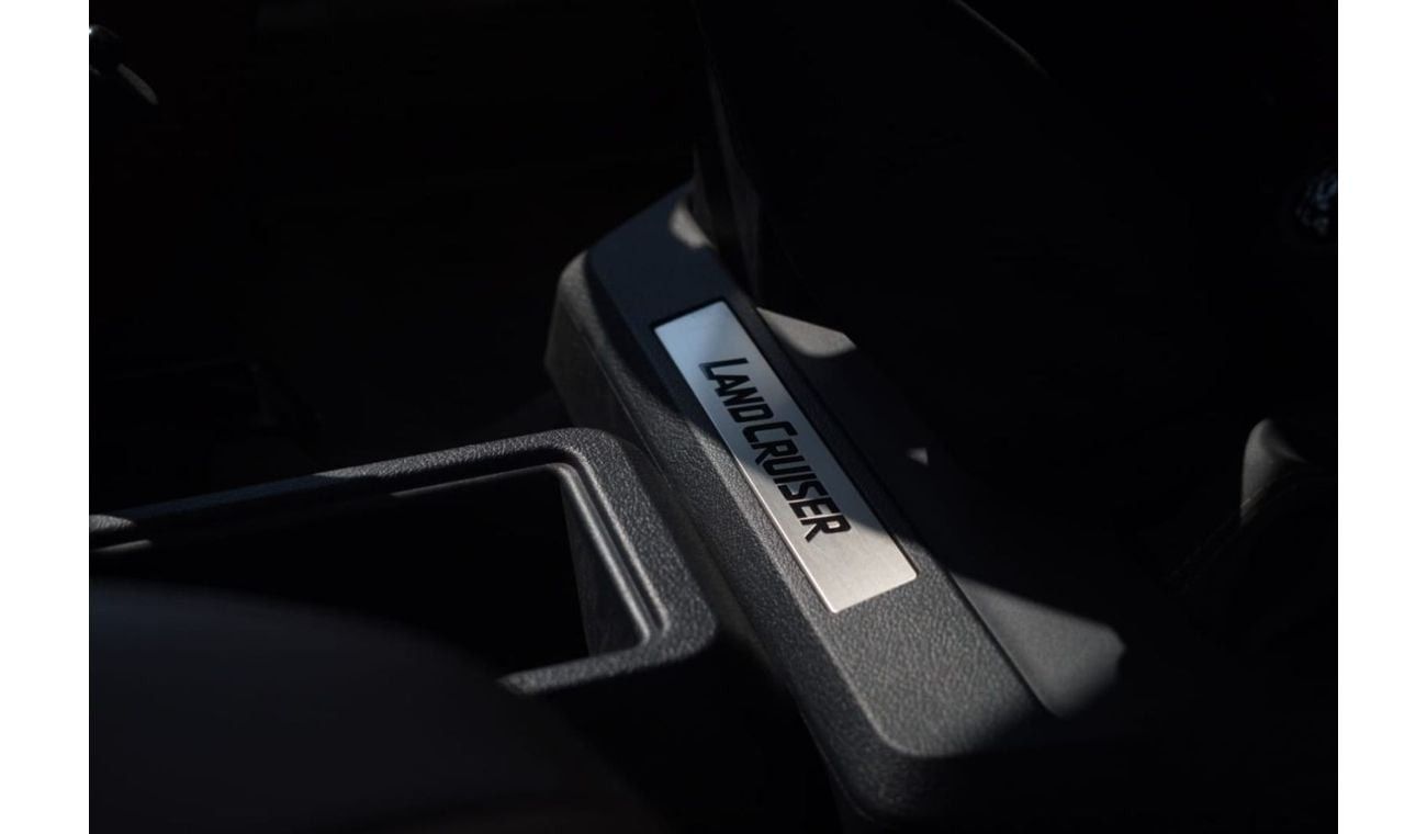 تويوتا لاند كروزر 70 TOYOTA LAND CRUISER 4.5 V8 DIESEL HTOP 5 DOOR