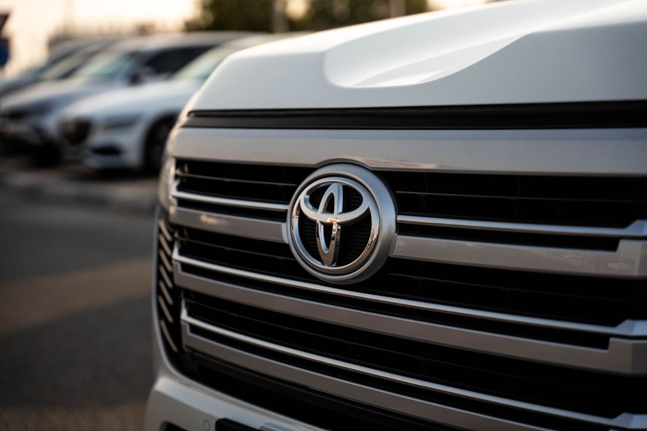 Toyota Land Cruiser EXR 4.0L V6 Agency Warranty Full Service History GCC