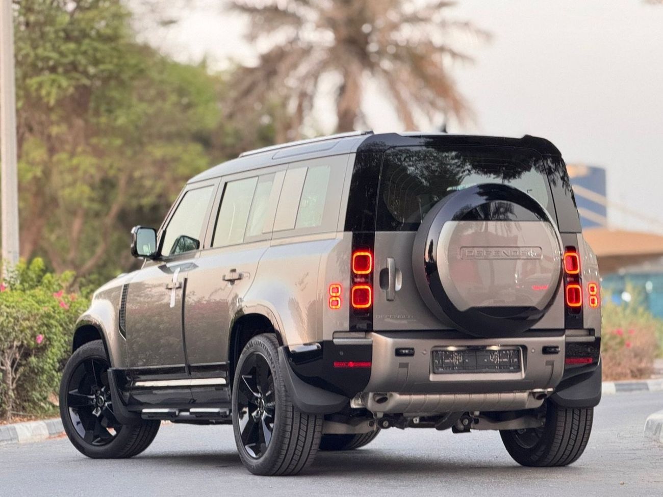 لاند روفر ديفندر P400 110 HSE 3.0L (5 Seater)