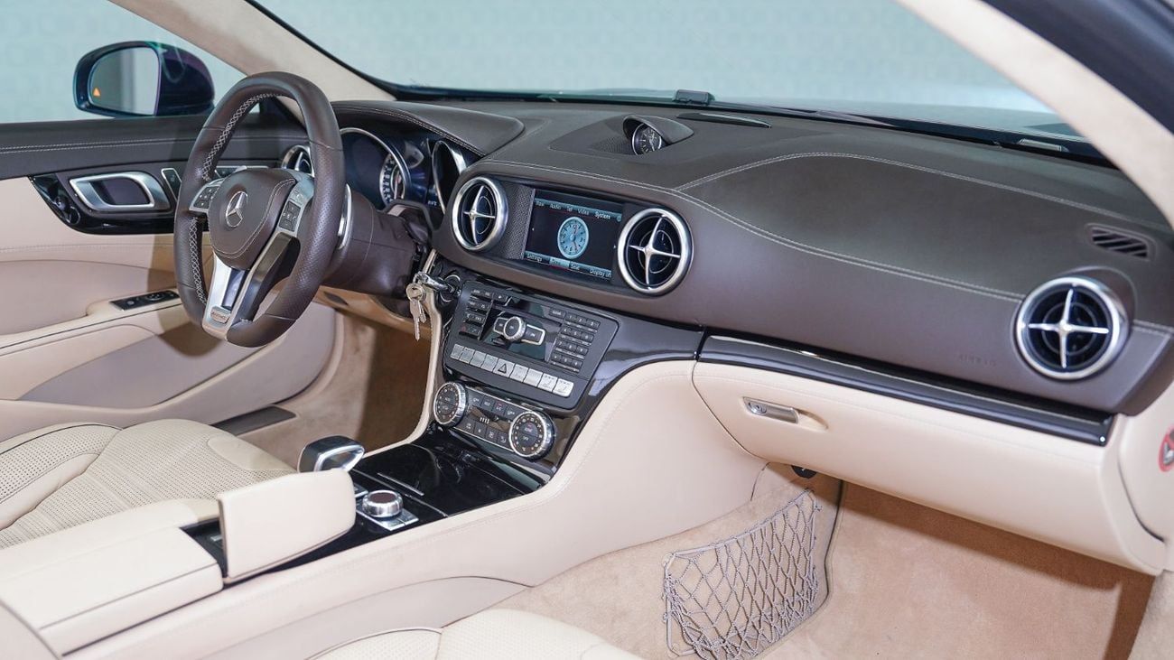 مرسيدس بنز SL 63 AMG Std 5.5L (530 HP)