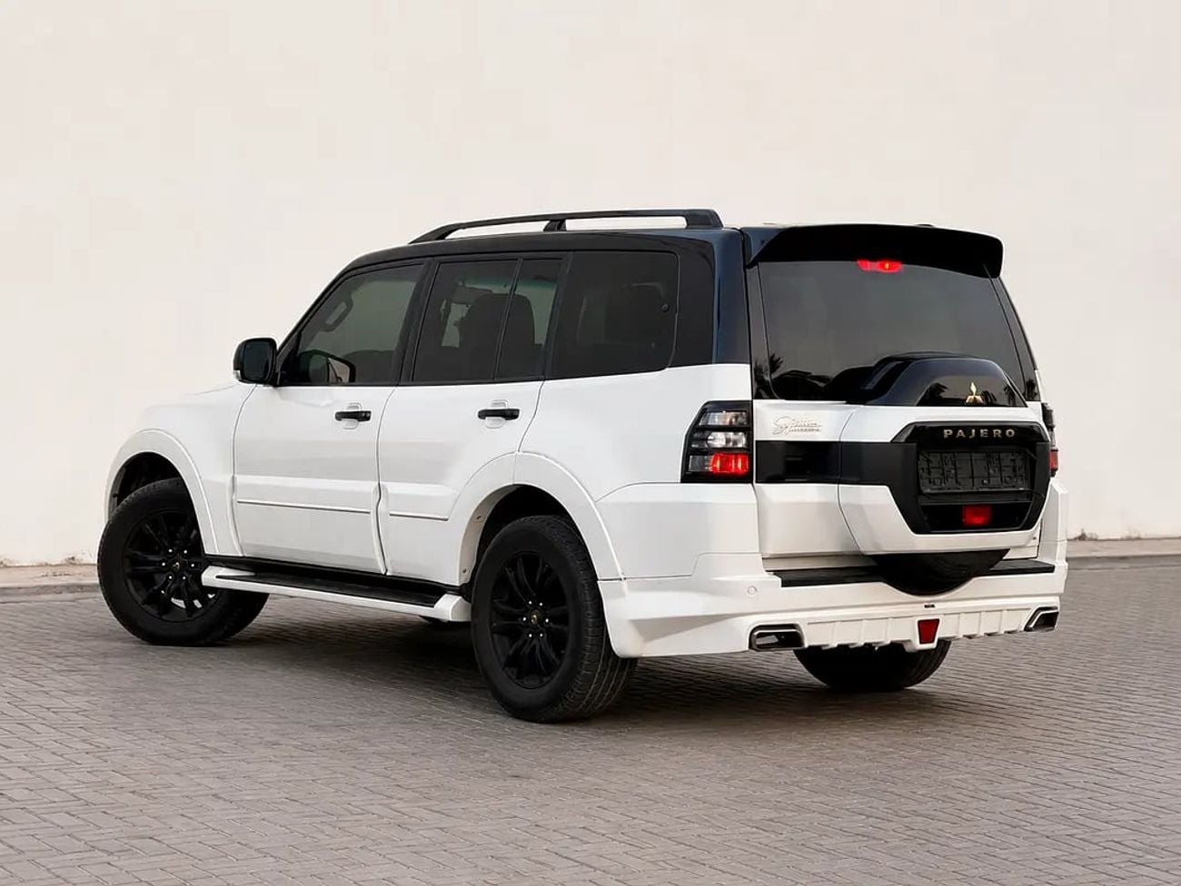 Mitsubishi Pajero GLS Top Line GCC Specs