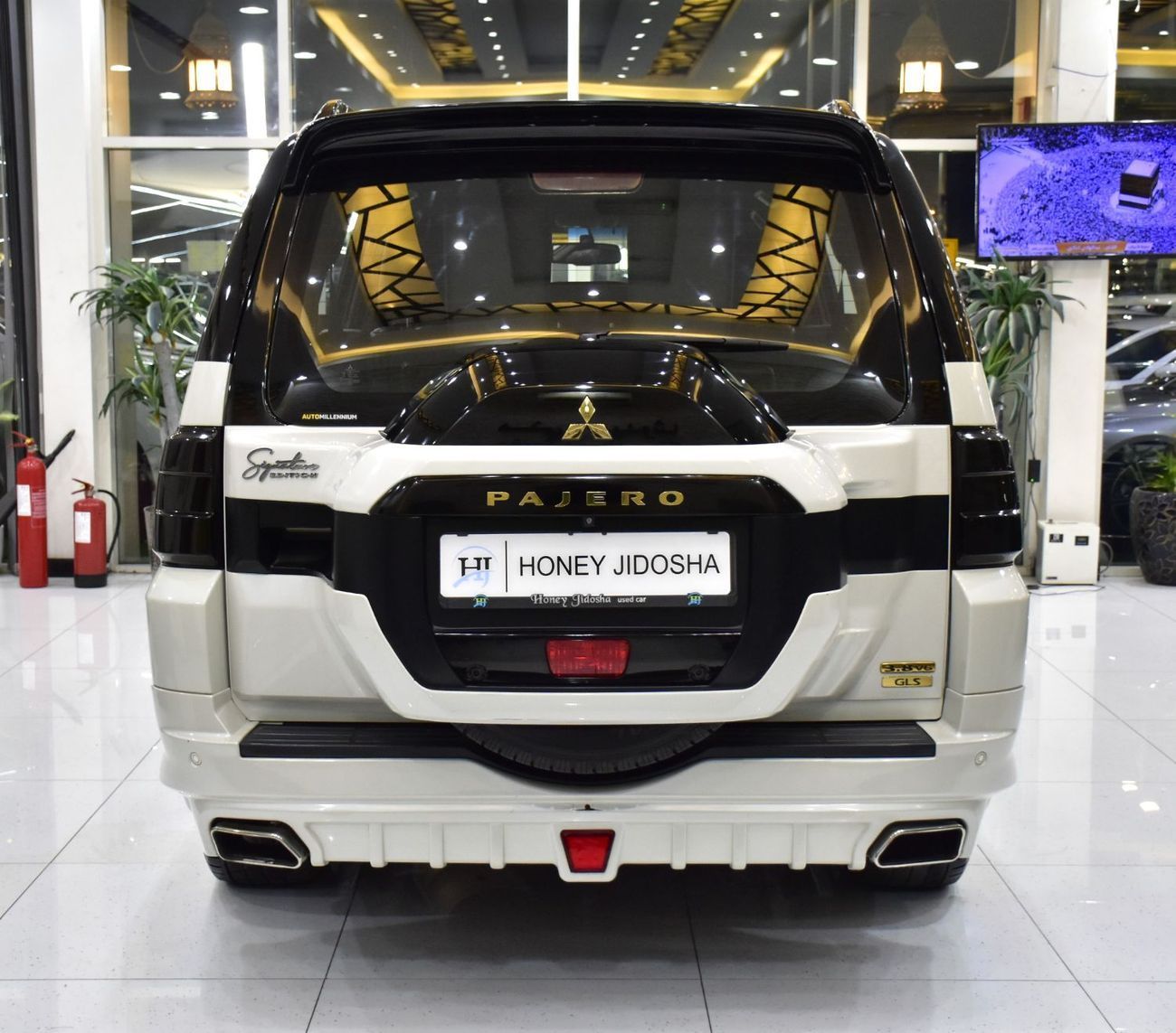 Mitsubishi Pajero EXCELLENT DEAL for our Mitsubishi Pajero Signature Edition GLS 3.8 ( 2020 Model ) in White / Black C