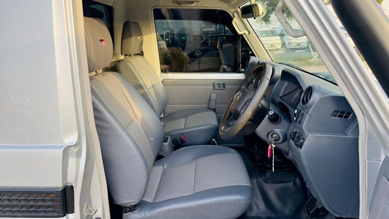 تويوتا لاند كروزر بيك آب AFTER MARKET MODIFIED | 4.5L DIESEL ENGINE | SINGLE CABIN | RHD