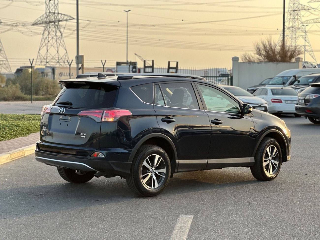 Toyota RAV4 XLE 4WD sunroof  full Option