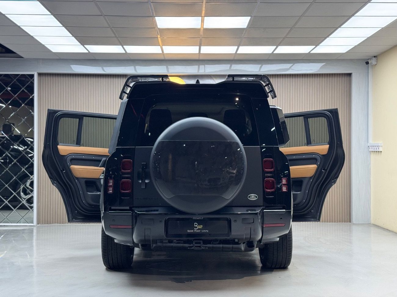 Land Rover Defender 130 SE P400 X Dynamic (7 Seater)