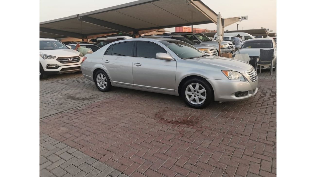 تويوتا افالون حالة ممتازة جدا من الداخل و الخارج