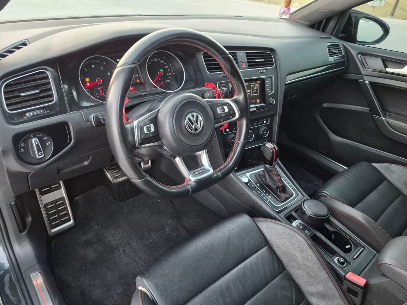 فولكس واجن جولف GTI 2.0L