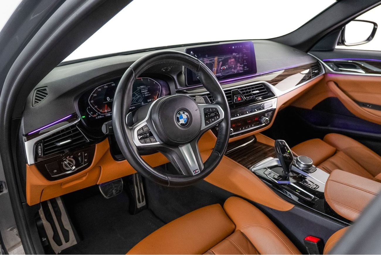 بي أم دبليو 520i M SPORT