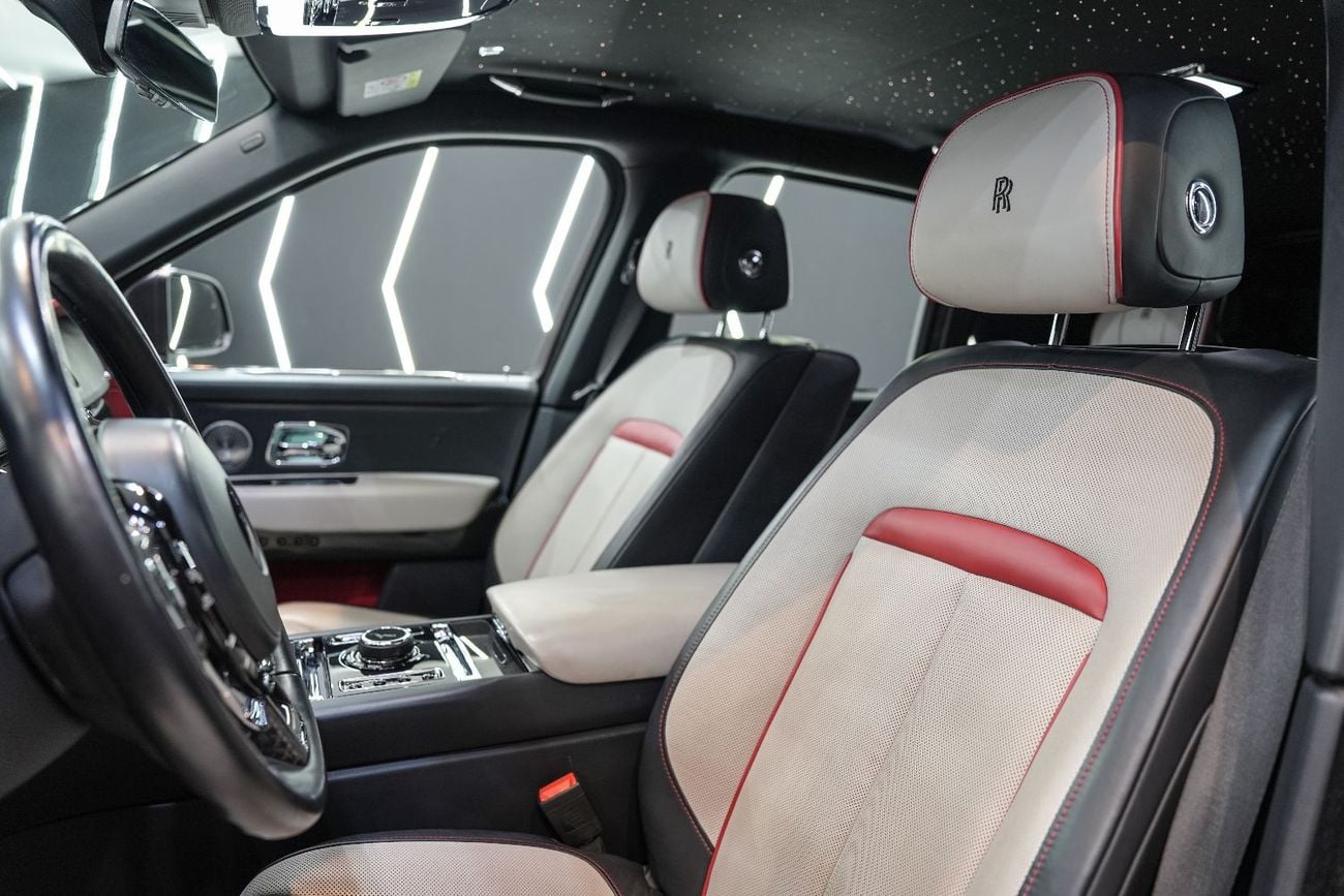 Rolls Royce Cullinan BLACK BADGE , Rear Entertainment, Bespoke Audio, Starlight, GCC Specs!!