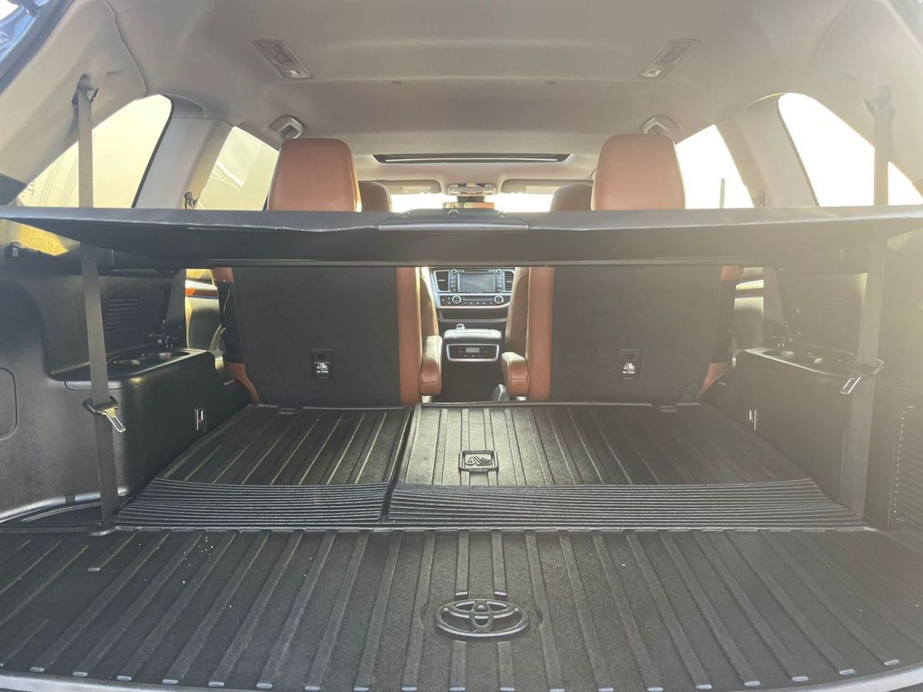 Toyota Highlander 2019 Toyota Highlander 3.5L V6 - Limited Edition Full Option 4x4 AWD - Inside Brown - Special Specs