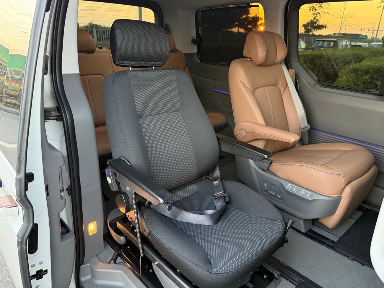 Hyundai Staria Comfort 3.5L (9 Seater)