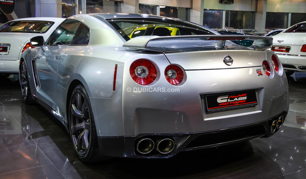 نيسان جي تي ار