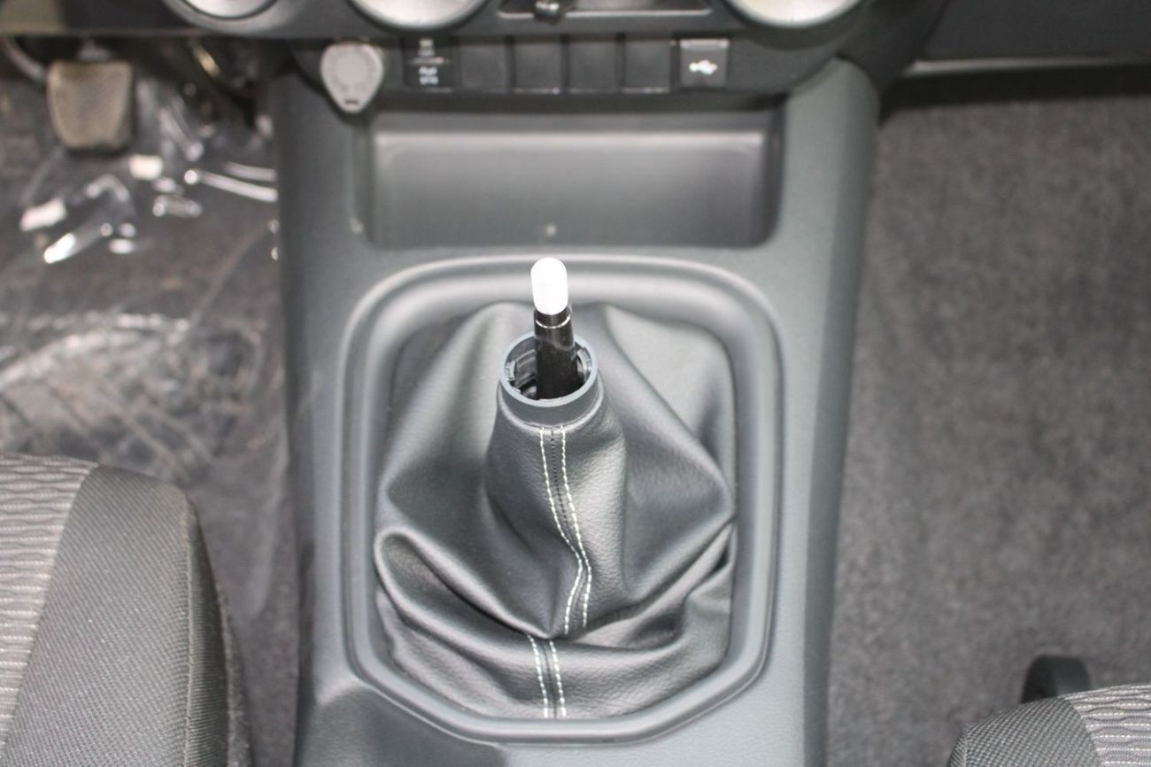 Toyota Hilux TOYOTA HILUX 2.4L DIESEL 4 X 4 DOUBLE CABIN ACTIVE MANUAL