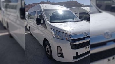 تويوتا هاياس 2.8L . Diesel . Automatic . Rear Wheel Drive . High Roof