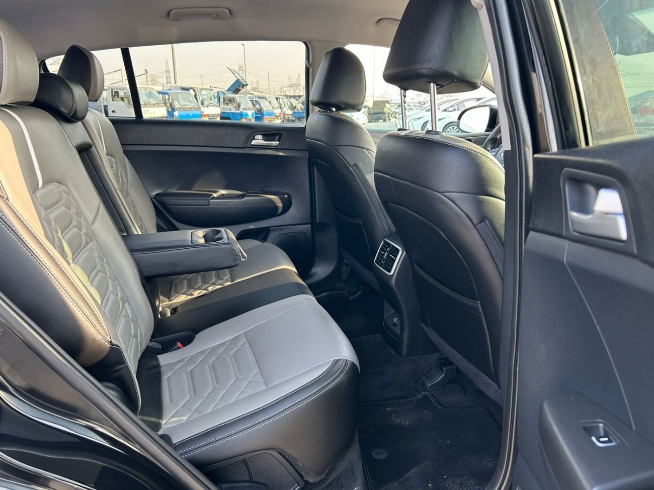 كيا سبورتيج 2021 Kia Sportage 2.4L V4 - MiOption + Leather & Electric Seats - Apple/Android Play - Rear CAM - Ri