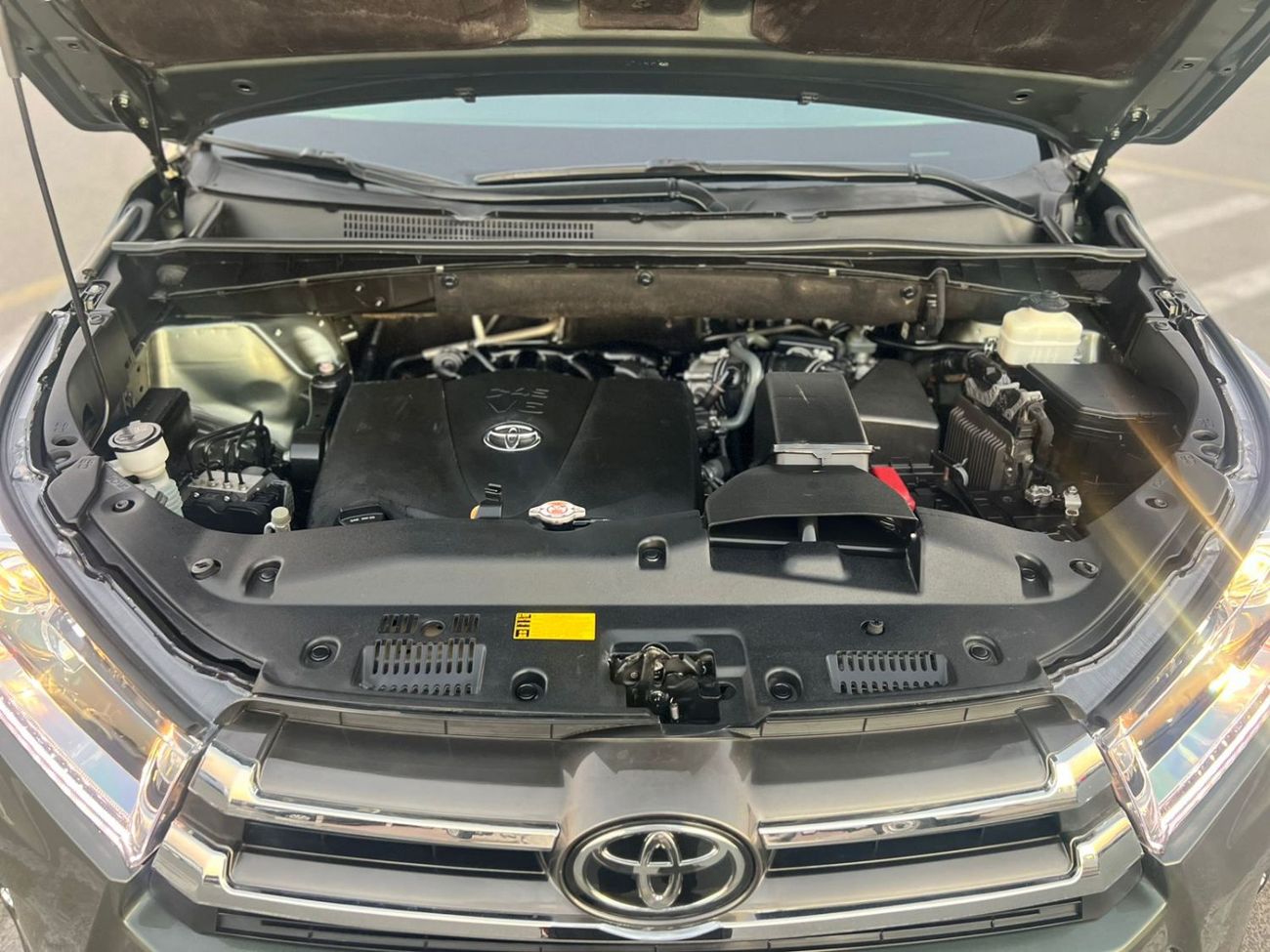 Toyota Highlander 2019 Toyota Highlander Le Plus 3.5L V6 - Rear Camera - 7 Leather Seat- Auto Trunk