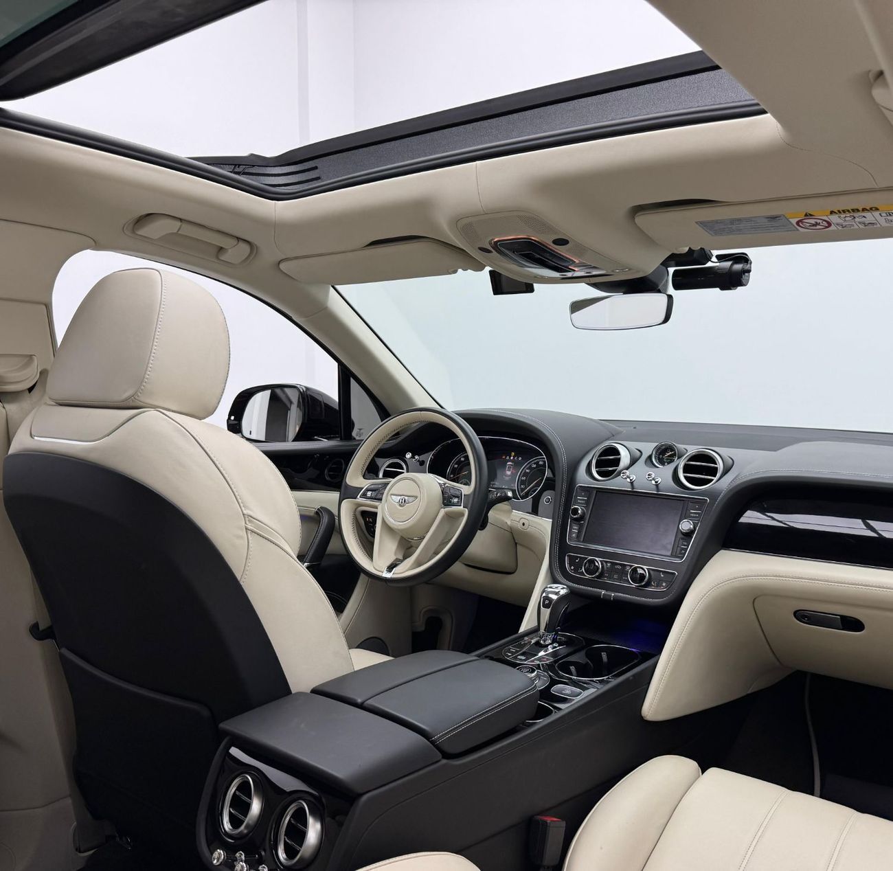 بنتلي بينتايجا 2018 Bentley Bentayga W12 Speed, Service History, 1 Year warranty, Excellent Condition, Low Km