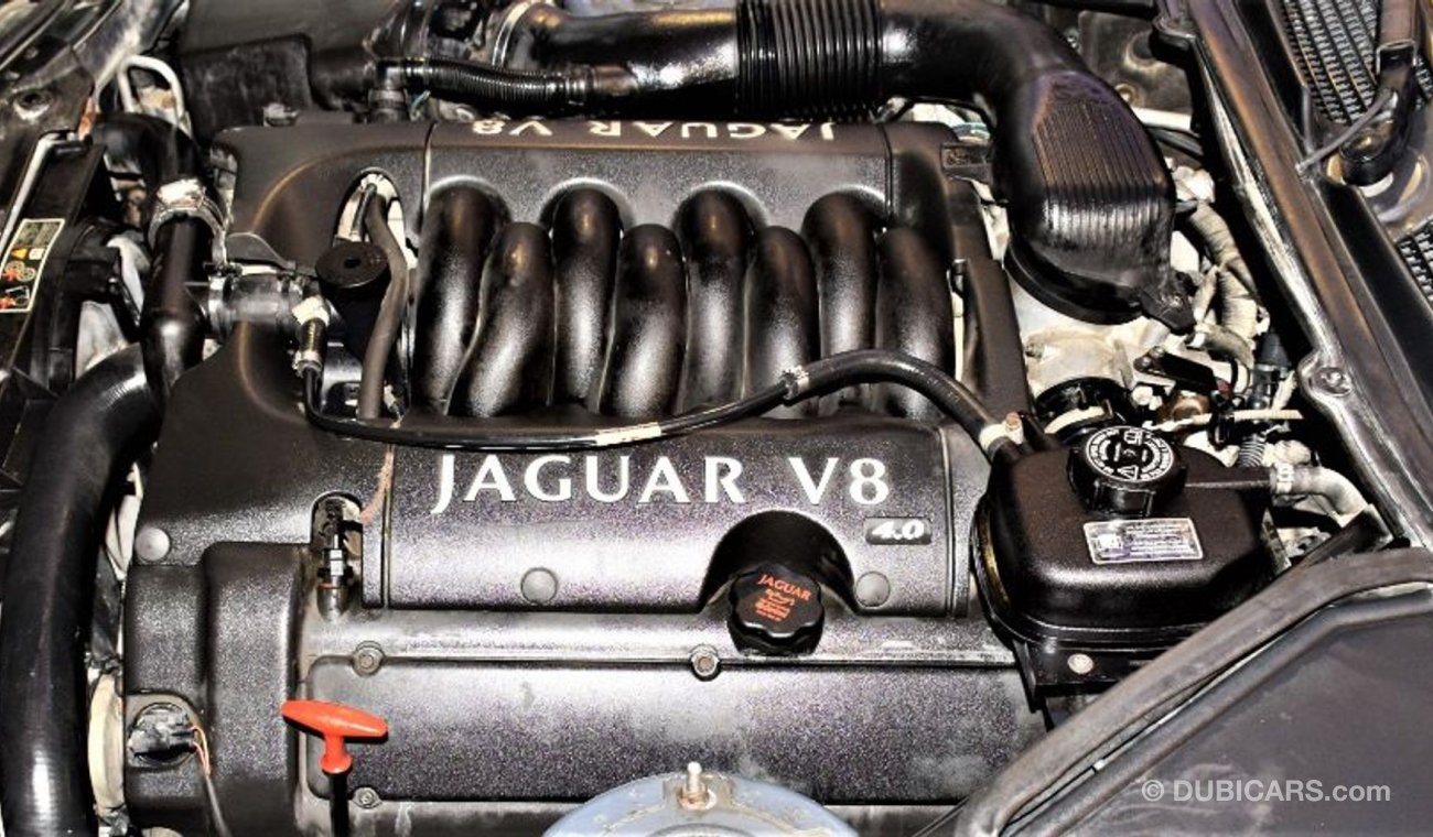 Jaguar XK OLD BUT FRESH AMAZING!!! JAGUAR XK8 2000 Model!! in Grey Color! GCC Specs