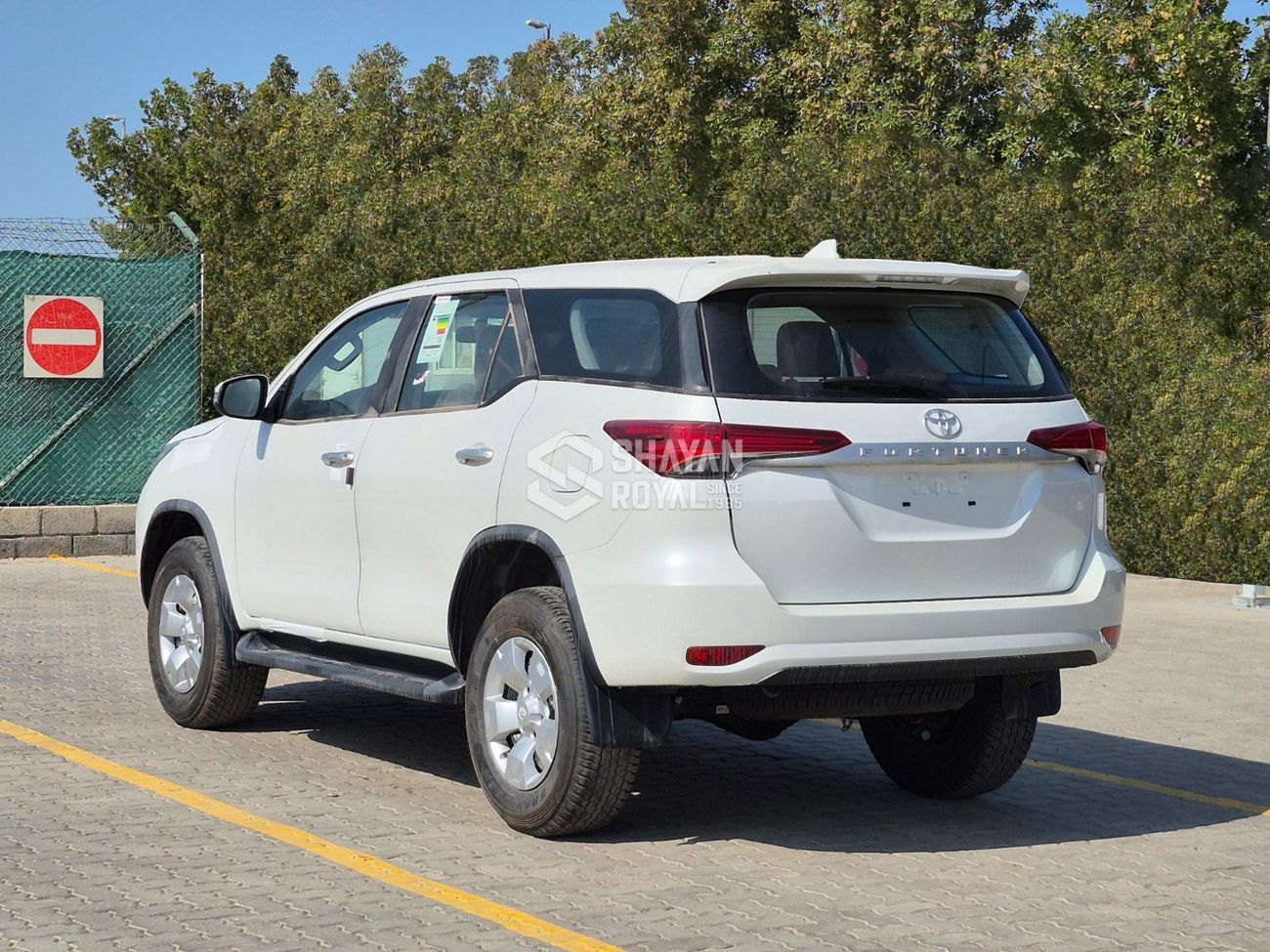 تويوتا فورتونر 2.4L DIESEL STD 4WD AT 7-SEATS 2026MY ONLY FOR EXPORT