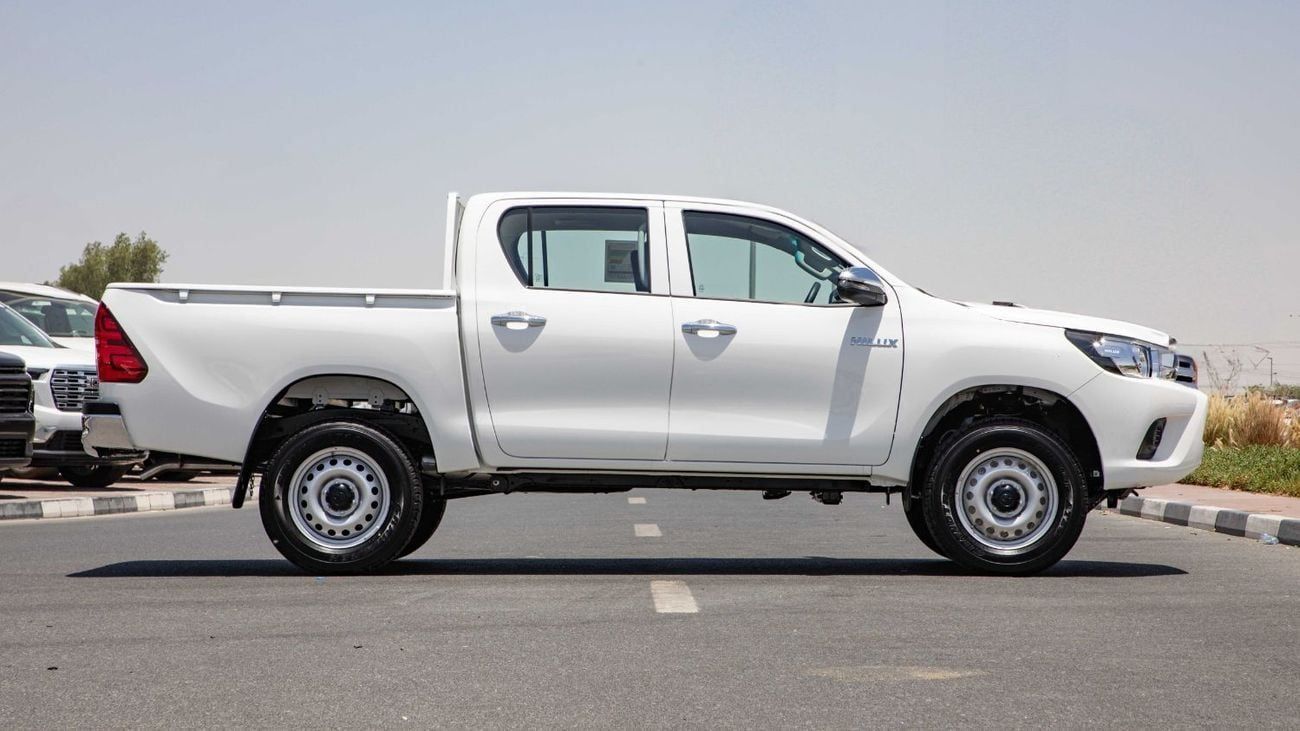 تويوتا هيلوكس DLX 2.4L DOUBLE CAB BASIC A/T