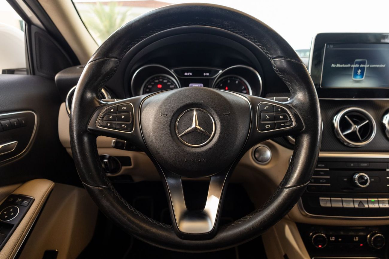 Mercedes-Benz GLA 220 Std 1.6L