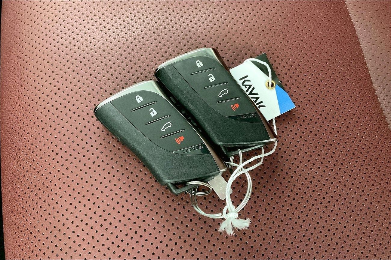 لكزس GX 460 Premier | عرض العيد الحصري | خالية من أضرار الفيضانات