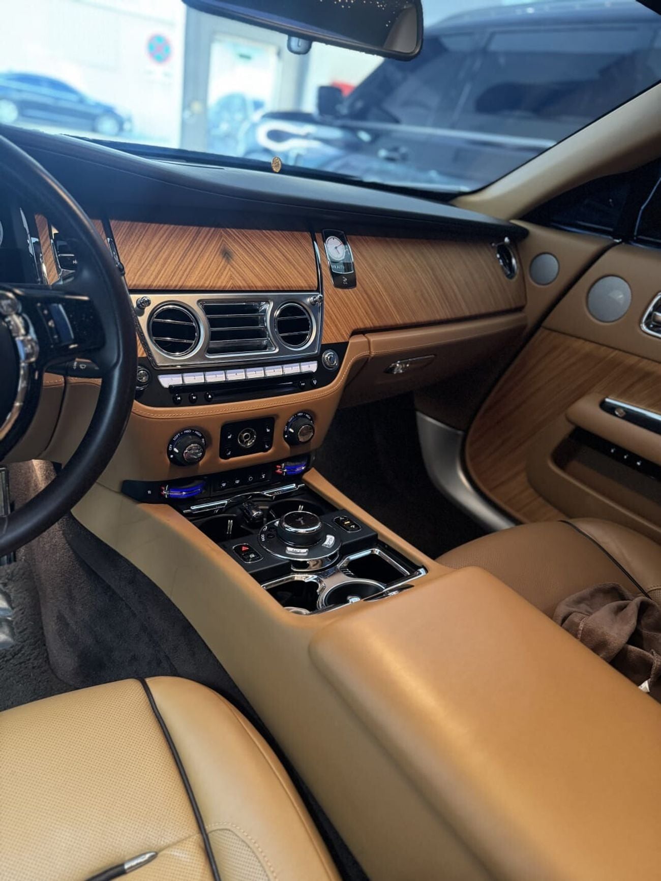 رولز رويس واريث 6.6L شارة سوداء