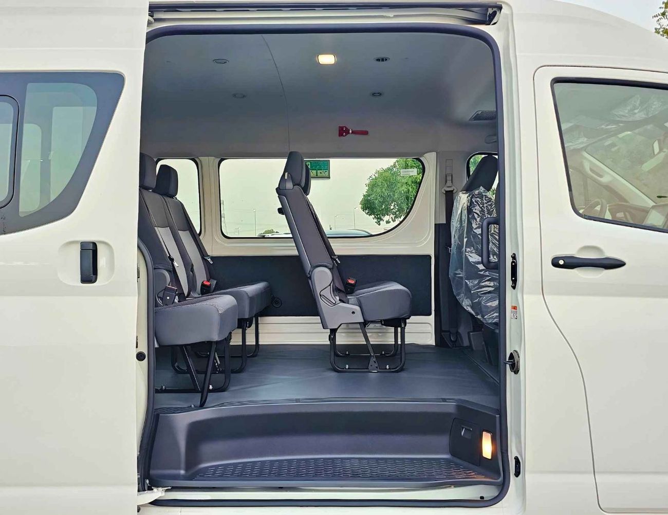 Toyota Hiace HIGHROOF DX PASSENGER / 13 SEATER / 2.8L DIESEL M/T / BLACK BUMPER / CODE# H28PD