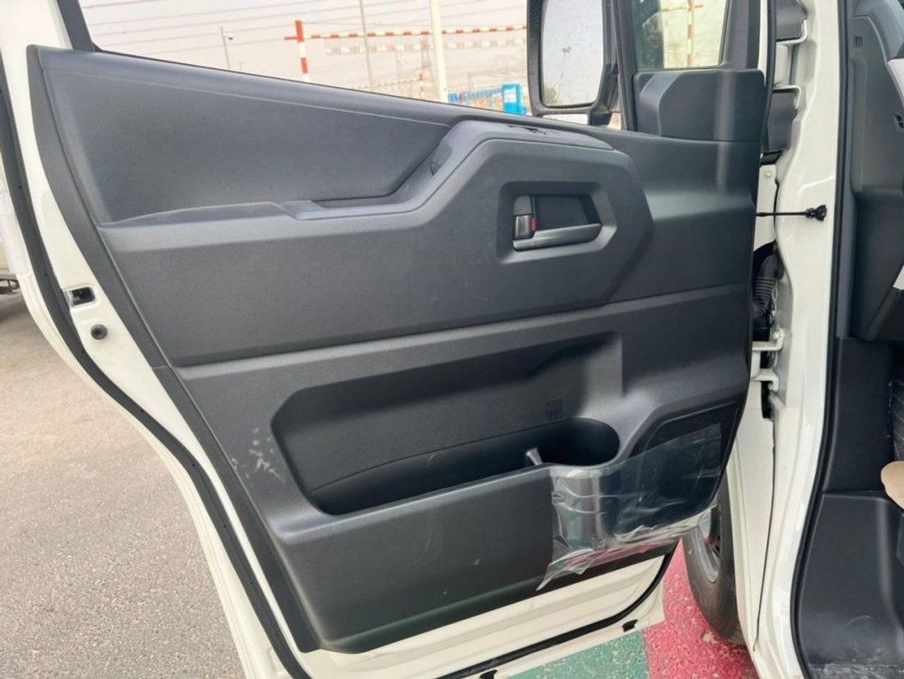 تويوتا هاياس High Roof New shape Black pumber 2.8L M/T DIESEL 2026 MODEL