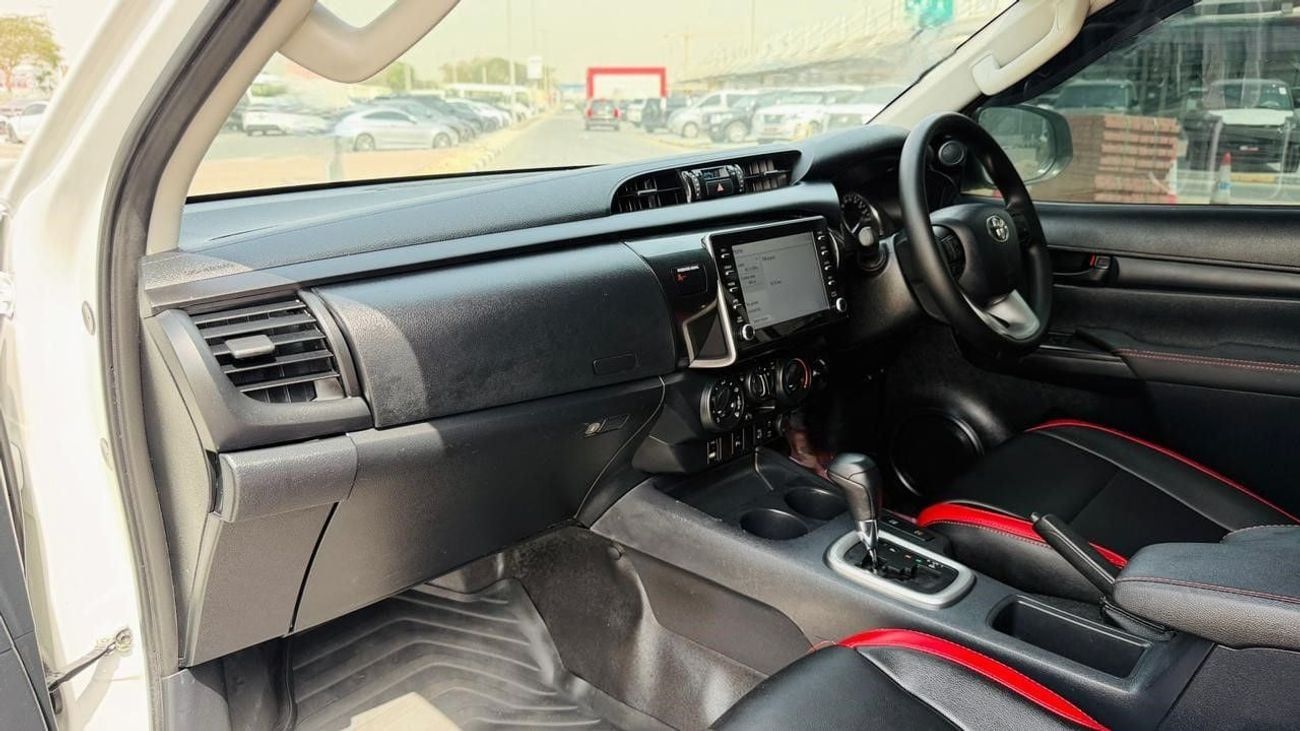 Toyota Hilux 2021| 2.8L DIESEL ENGINE | AT | RHD | HEAVY SPORT BAR | ROOF MOUNTED LED LIGHTS | TOW HITCH | PARKIN