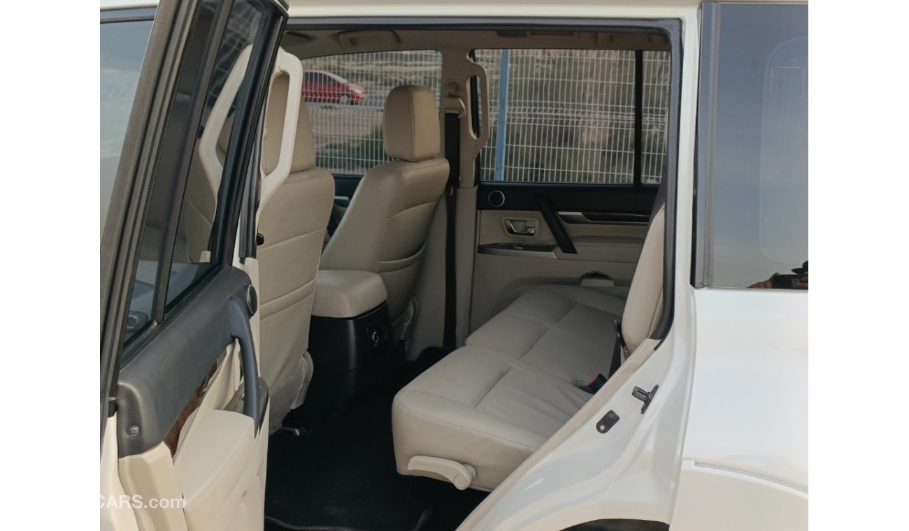 ميتسوبيشي باجيرو 3.5L Petrol, Leather Seat, Sunroof Full Option, RTA PASS (LOT # 1807)