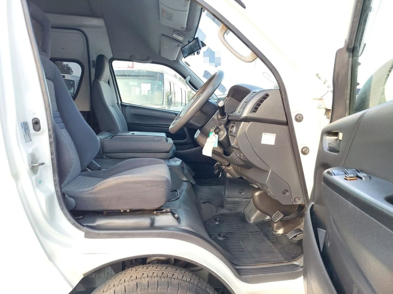 Toyota Hiace TOYOTA HIACE VAN RHD 2015 MODEL 3.0 L DIESEL AUTOMATIC(PM015396)