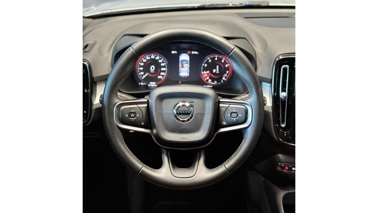 Volvo XC40 AED 1,287pm • 0% Downpayment • Momentum • 2 Years Warranty