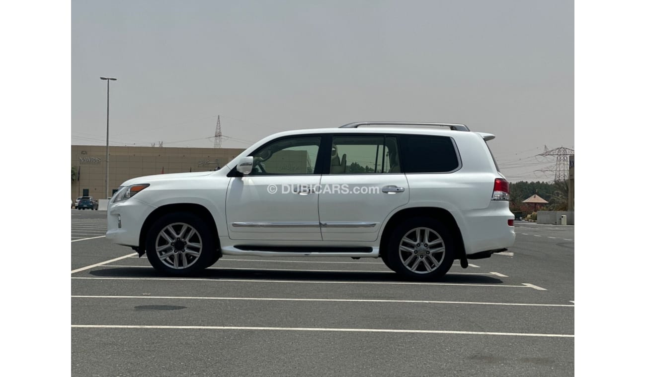 Lexus LX 570 Platinum MODEL 2014 GCC CAR PERFECT CONDITION INSIDE AND OUTSIDE FULL ORIGINAL PAINT ONE OWNER 2 key