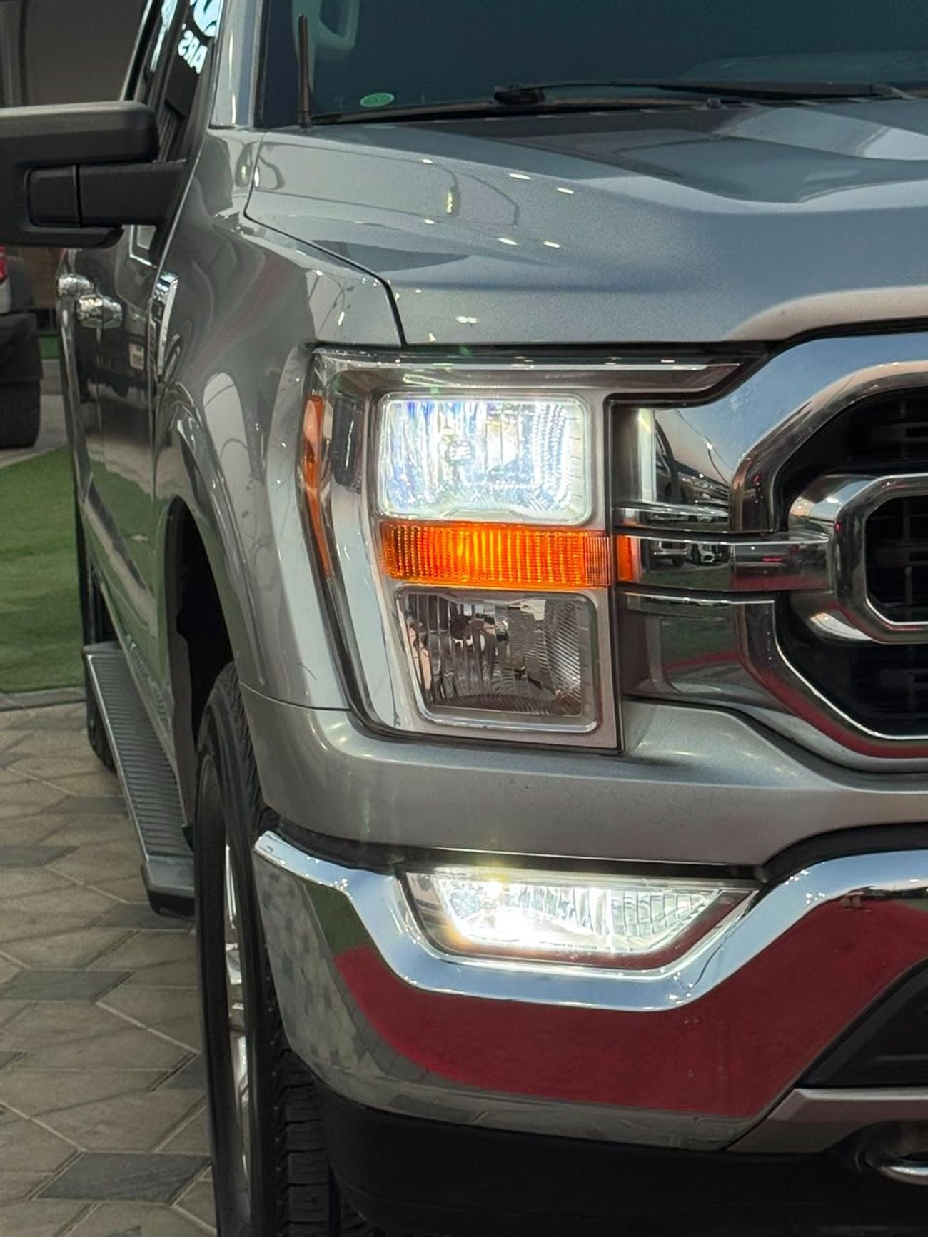 Ford F-150 XLT CREW CAB