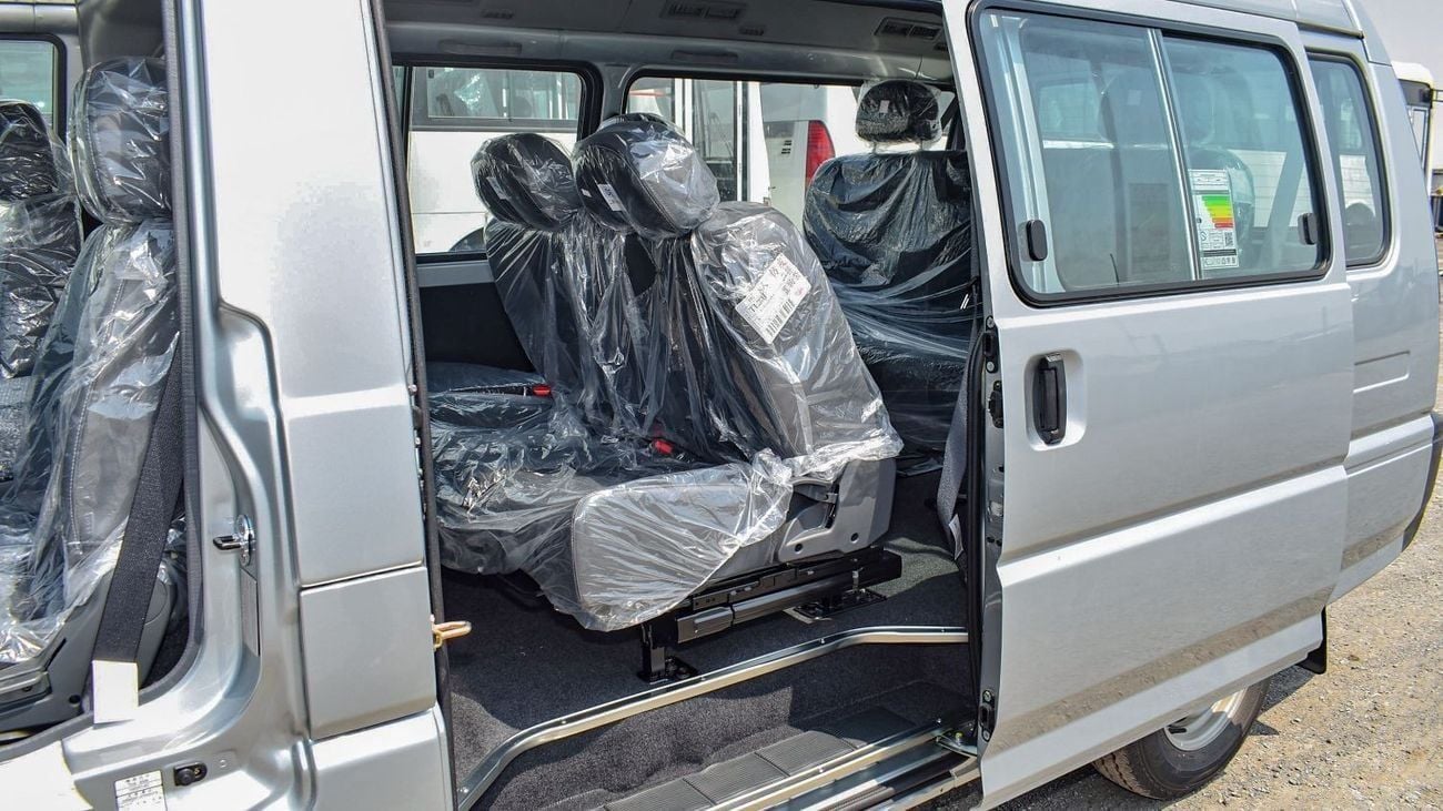 سي إم سي D 260 فان ركاب بـ 8 مقاعد