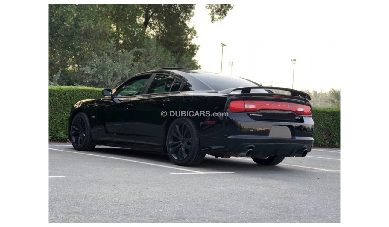 دودج تشارجر SRT8 موديل 2014 خليجي حاله ممتازه من الداخل والخارج فل مواصفات كراسي جلد ومثبت سرعه وتحكم كهربي كامل