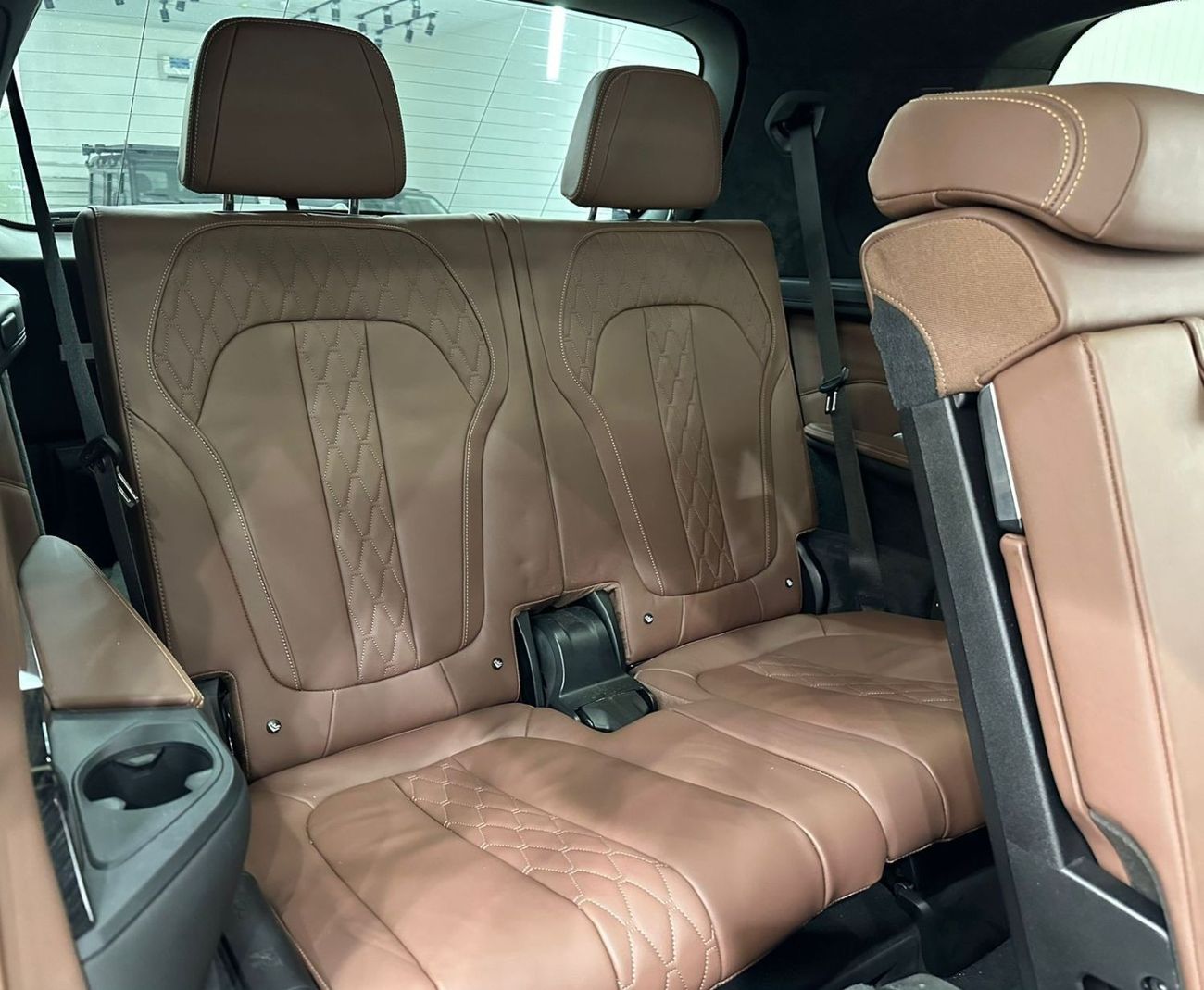 بي أم دبليو X7 2020 BMW X7 M50i M-Sport, December 2024 BMW Warranty + Service Pack, Fully Loaded, Low Kms, GCC