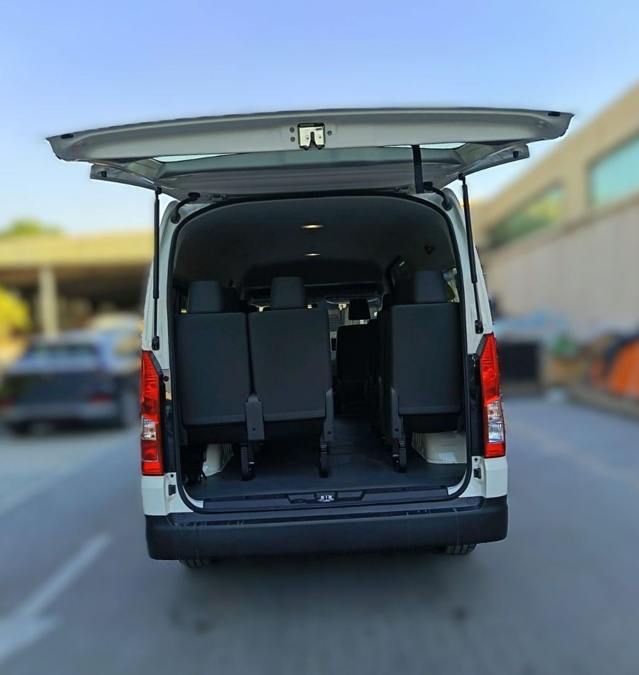 تويوتا هاياس NEW TOYOTA HIACE 2.8L DIESEL 13STR BUS DX M/T 2026 MODEL