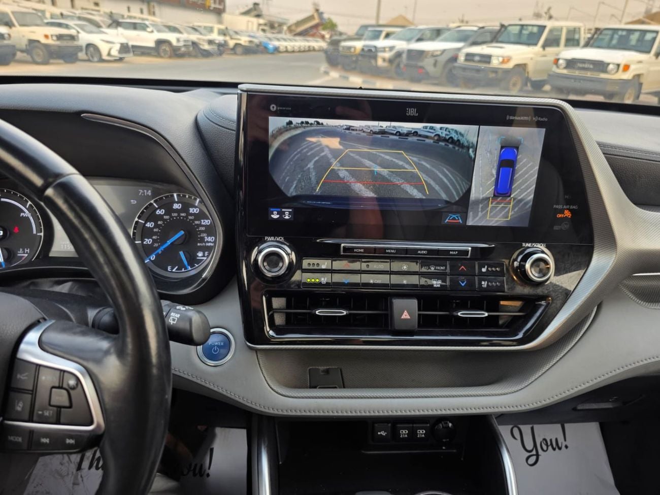 تويوتا هايلاندر Panoramic Roof , 360 camera and Parking sensors