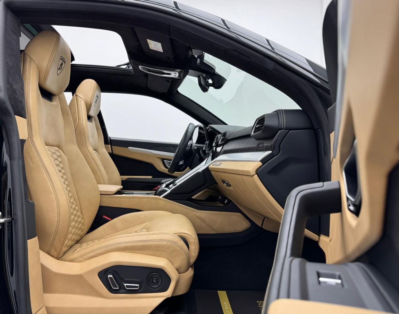 لامبورغيني اوروس STD 4.0T V8 2022 Lamborghini Urus, 1 Year Warranty