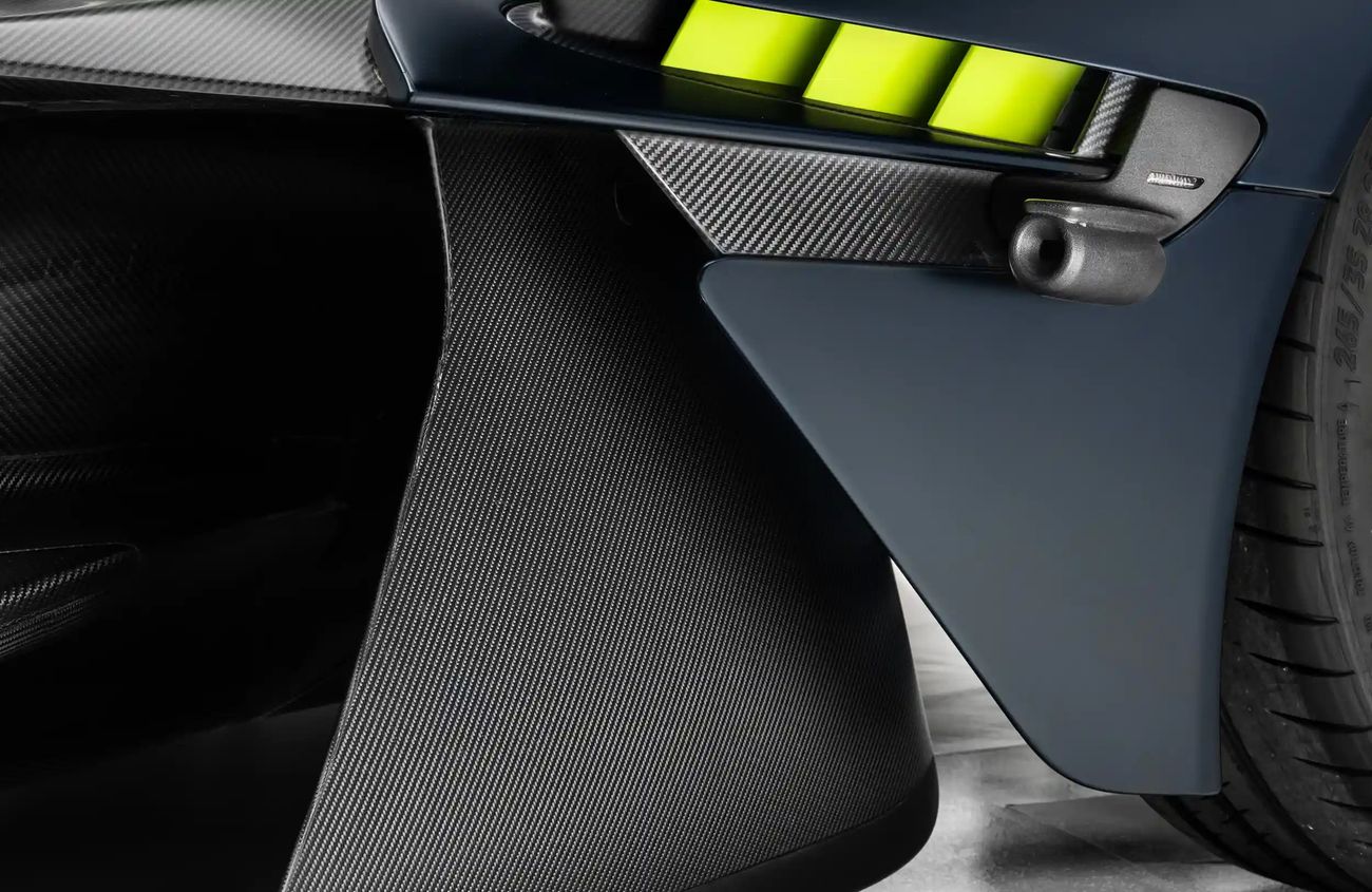 أستون مارتن فالكيري 6.5L V-12 Naturally Aspirated V12  Engine + eMotor