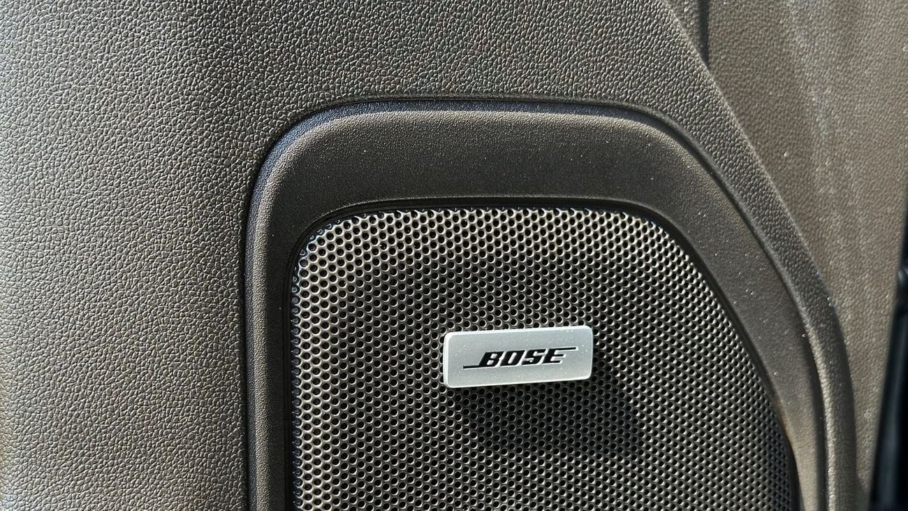 Chevrolet Silverado Trail Boss Z71 V8 GCC Under Warranty with Full Service History