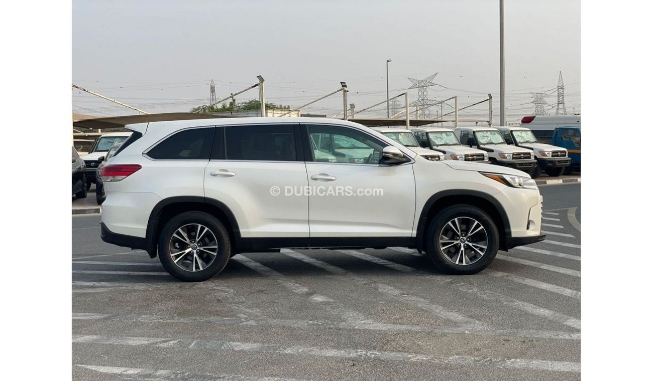 Toyota Highlander 2019 Toyota Highlander LE+ 3.5L V6 4x4 - /