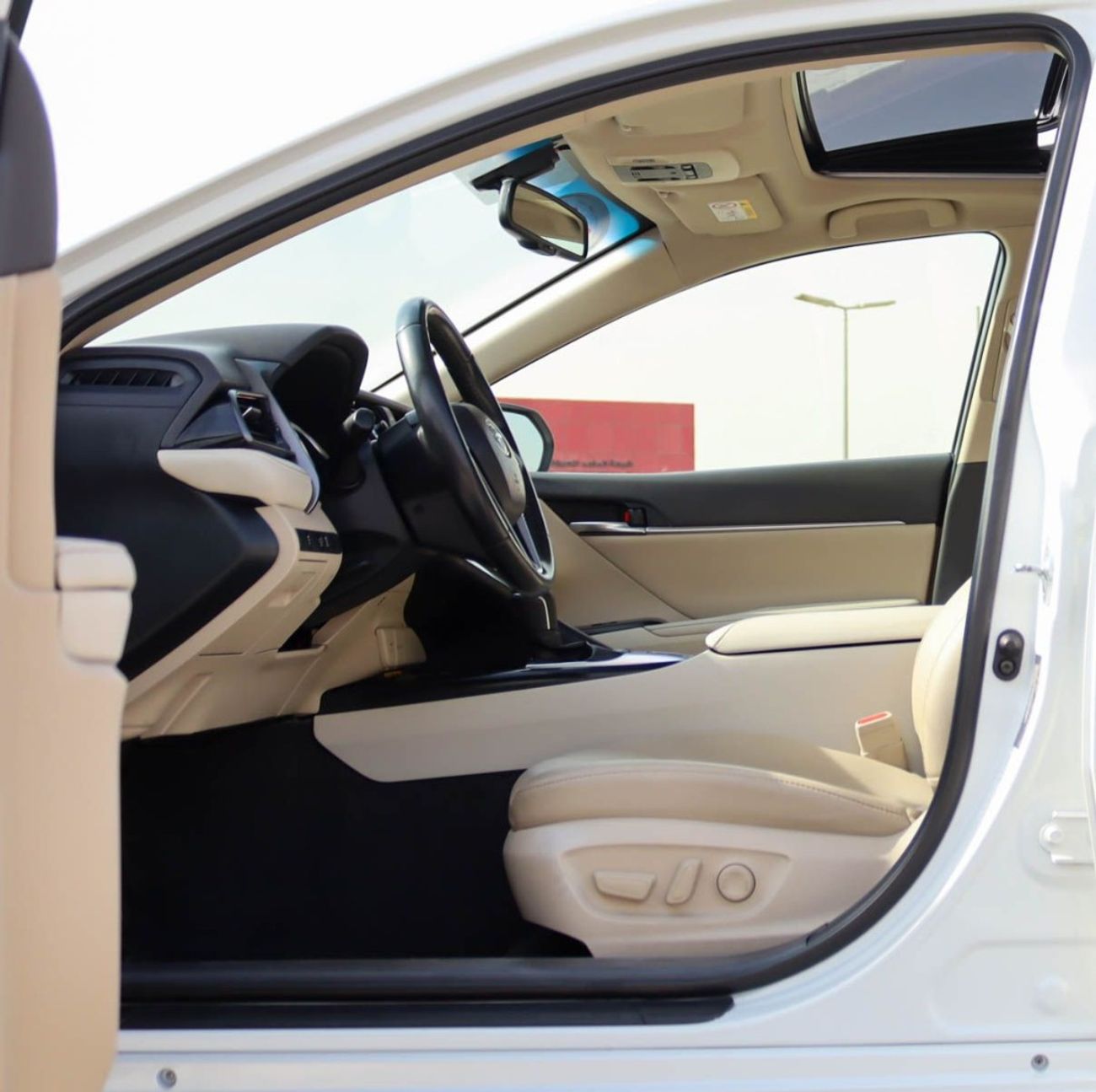 تويوتا كامري SE+ 2.5L Toyota Camry 2019 GCC full option v6 original paint without accidents in excellent conditio