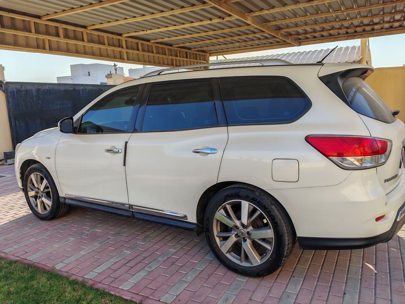 Nissan Pathfinder SV 3.5L (260 HP) 4WD