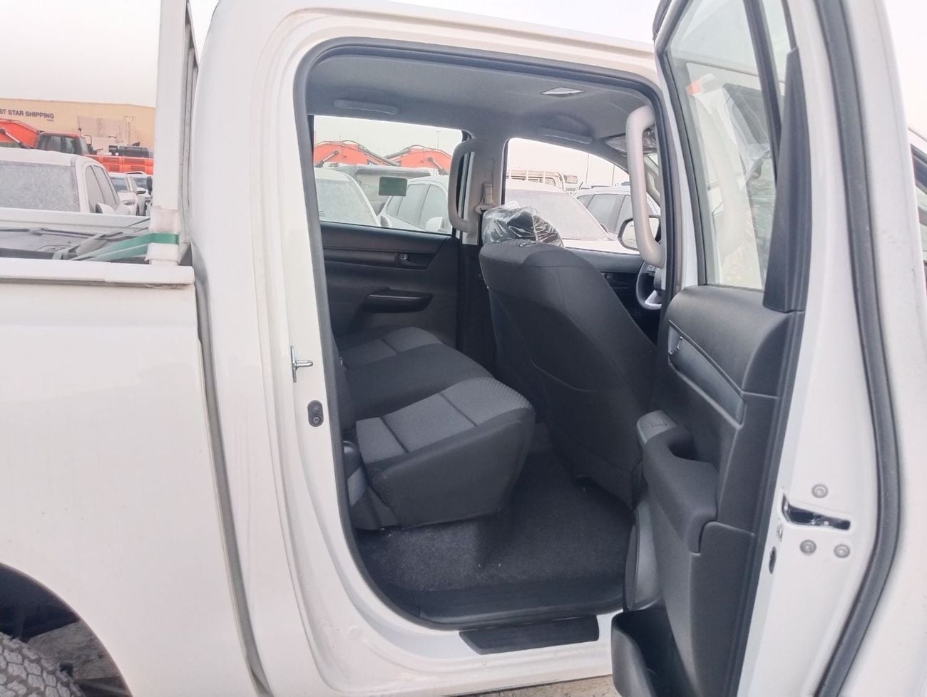 تويوتا هيلوكس GL Toyota Hilux Country Double Cab 4F 2.4L Manual Diesel | 03 Years Warranty