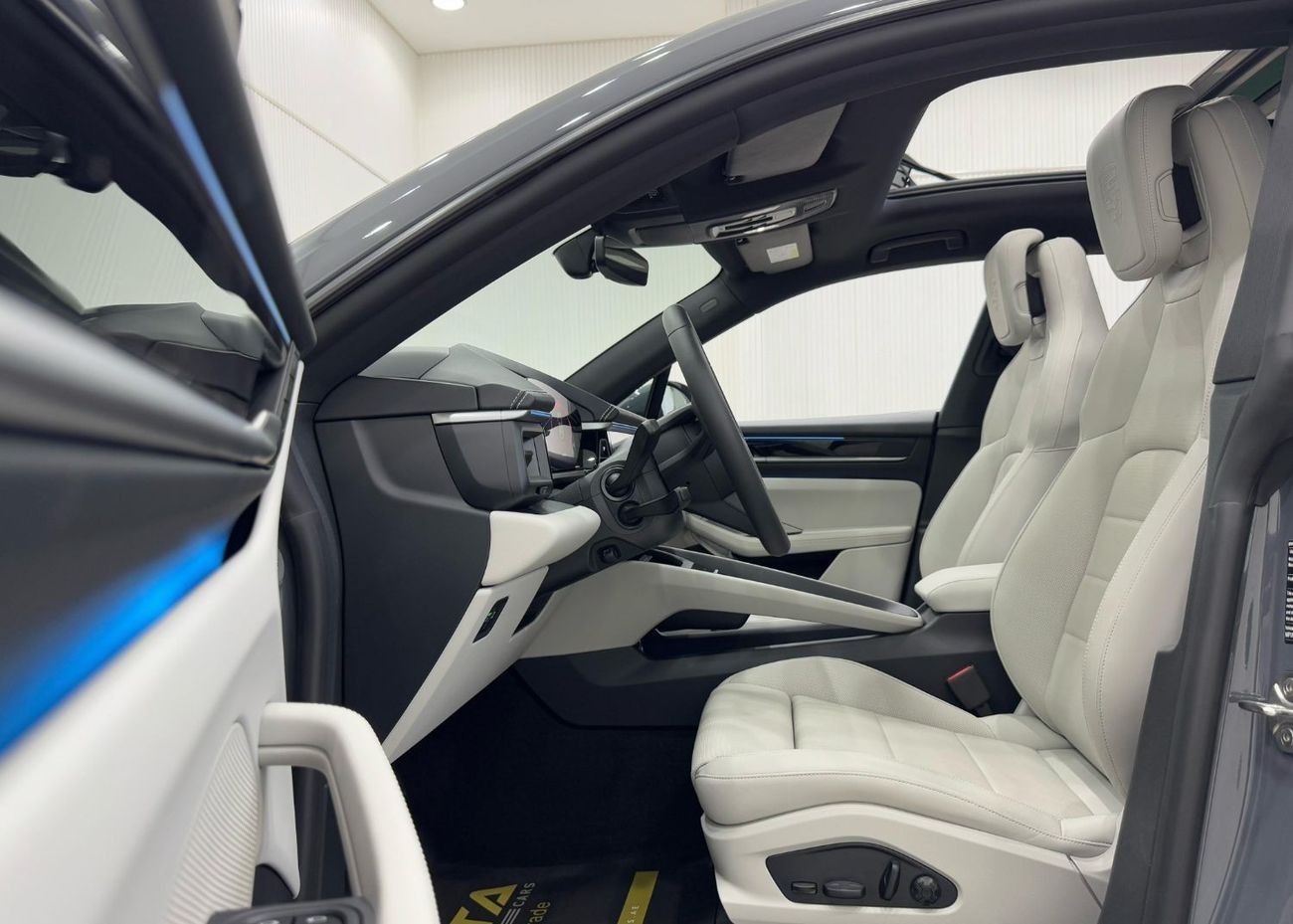 بورش ماكان Base Electric 2025 Porsche Macan EV, Feb 2027 Porsche Warranty, Sport Chrono Package, Full Options,